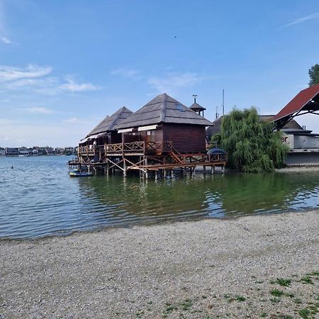 Bora Bora Na Slnecnych Jazerach Appartement Senec Buitenkant foto